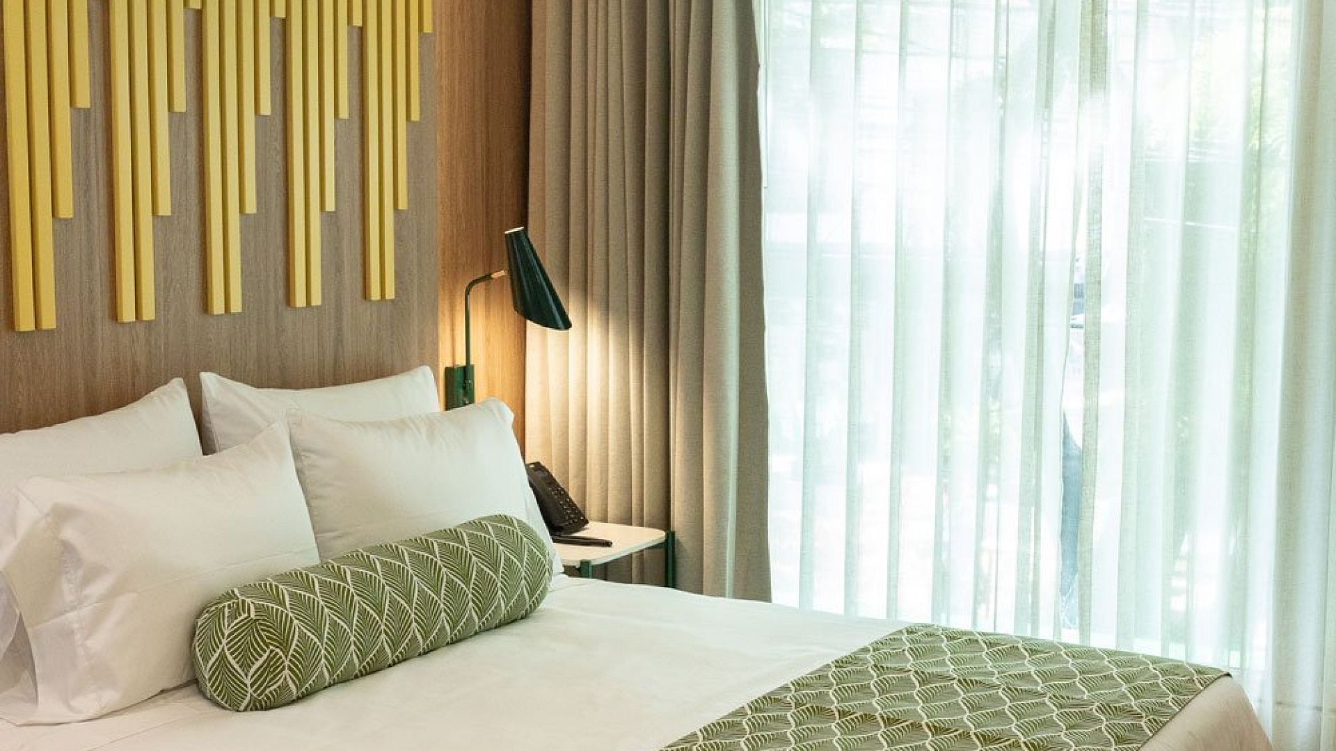 Book now and secure the best Sloh price!