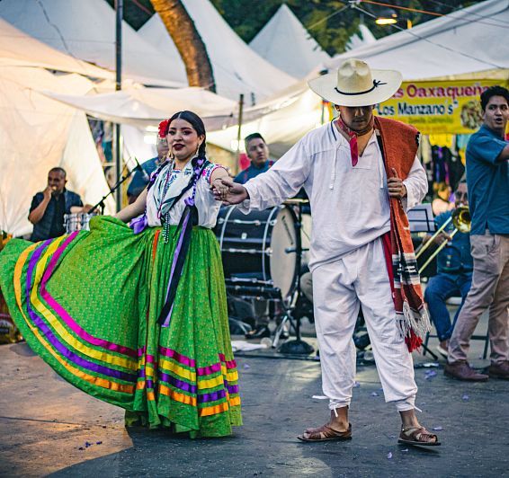 Ponte Salsa en Familia 2026 – Música en vivo en el Claustro Comfama